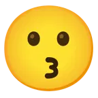 faccina con un gran sorriso + faccina che bacia