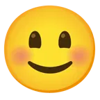 visage souriant avec de grands yeux + visage avec un léger sourire
