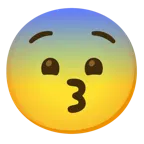 وجه يقبّل + وجه خائف
