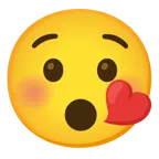 وجه يقبّل بعينين مغلقتين + وجه مخفوت الصوت