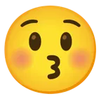 وجه يقبّل بعينين مغلقتين + وجه مندهش