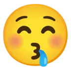 وجه يقبّل بعينين مغلقتين + وجه بلعاب سائل