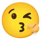 وجه يرسل قبلة + كعكة الحظ