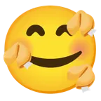 وجه مبتسم مع ثلاثة قلوب + كعكة الحظ