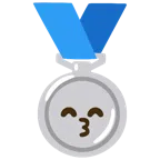 medaglia d’argento + faccina che bacia con occhi sorridenti