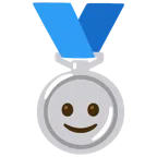 medaglia d’argento + faccina con sorriso accennato