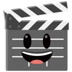 ciak + faccina con sorriso e occhi spalancati