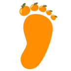 huellas de pies + mandarina