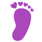 huellas de pies + corazón morado